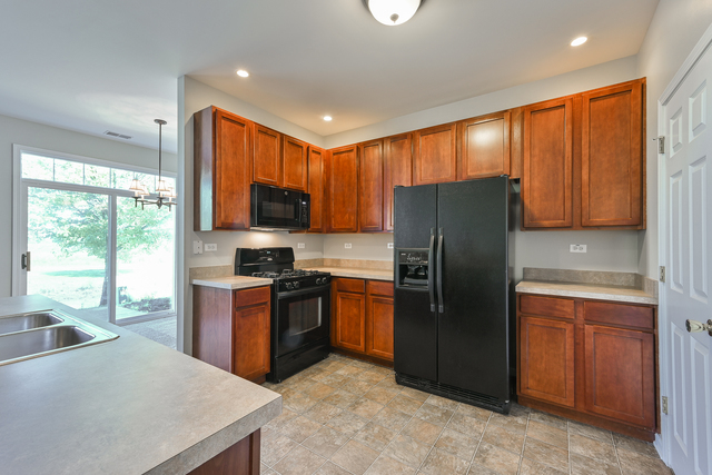 637 Springbrook Trail, Oswego, IL 60543
