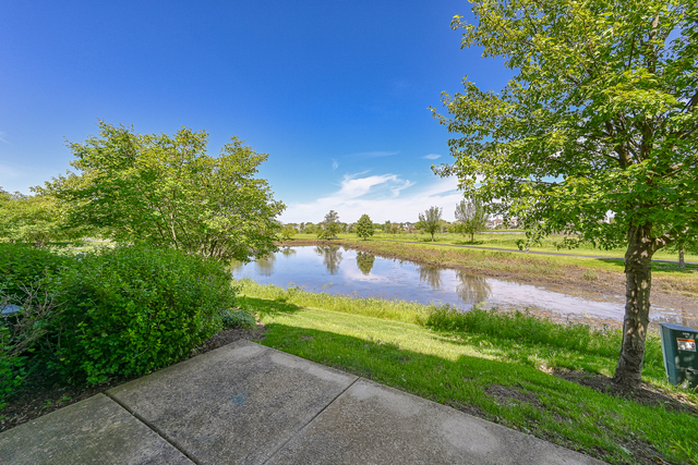 637 Springbrook Trail, Oswego, IL 60543