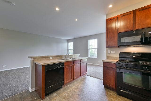 637 Springbrook Trail, Oswego, IL 60543