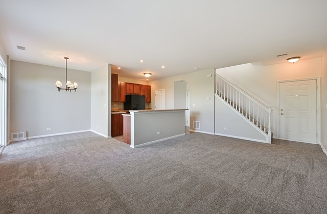 637 Springbrook Trail, Oswego, IL 60543