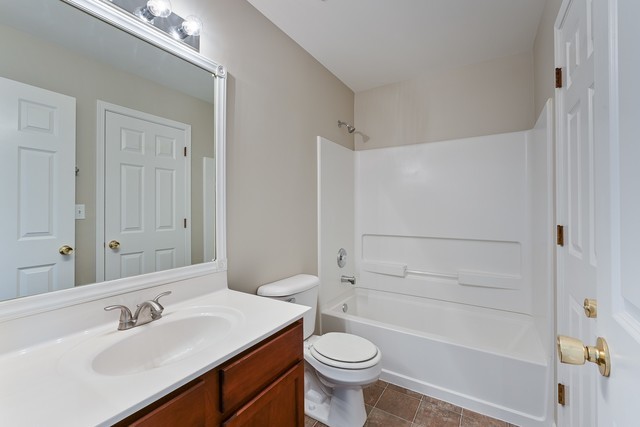 637 Springbrook Trail, Oswego, IL 60543