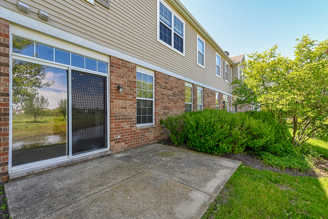 637 Springbrook Trail, Oswego, IL 60543
