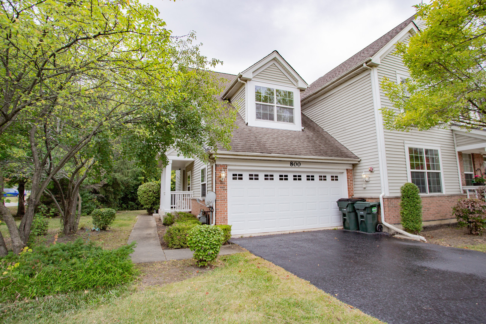 800 Linden Circle, Hoffman Estates, IL 60169