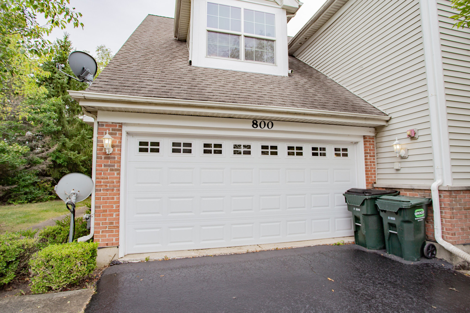 800 Linden Circle, Hoffman Estates, IL 60169