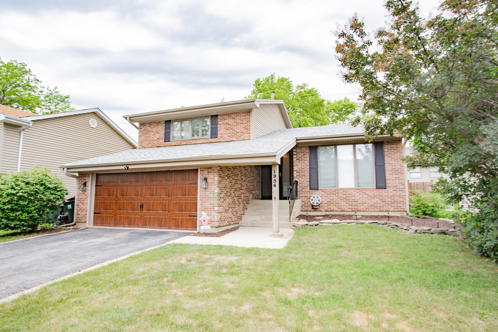 1954 Brookside Lane, Hoffman Estates, IL 60169