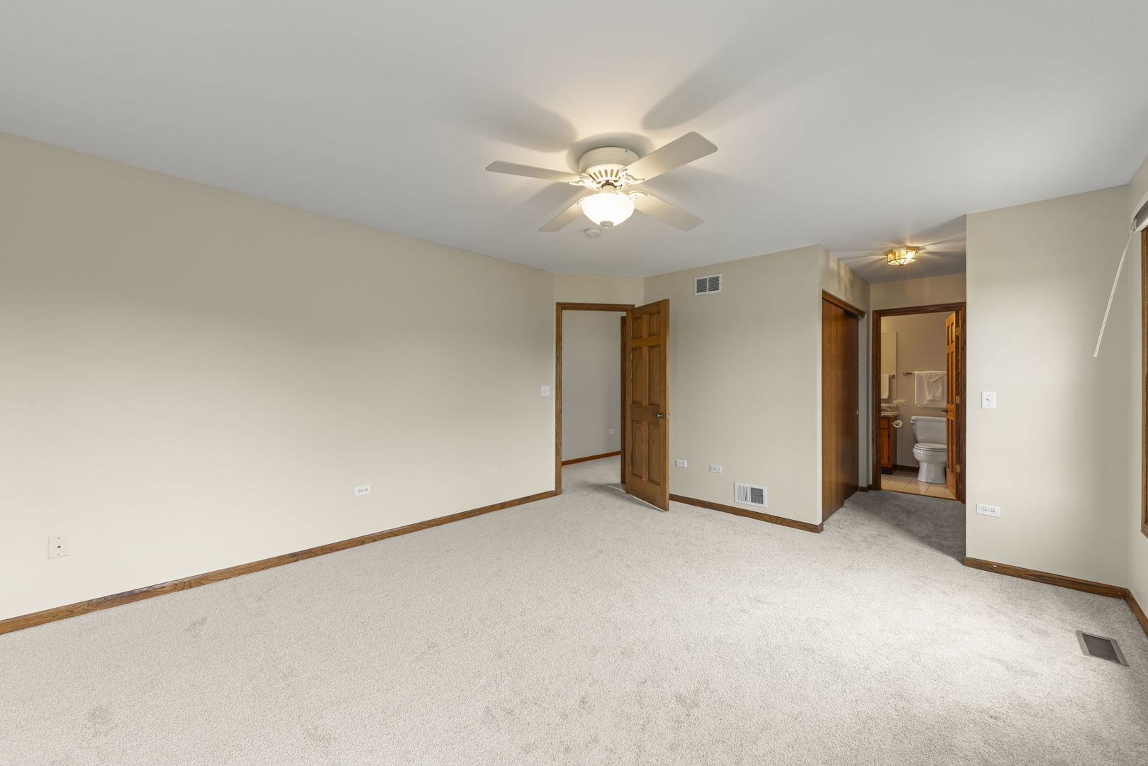 527 Springwood Lane, Bolingbrook, IL 60440