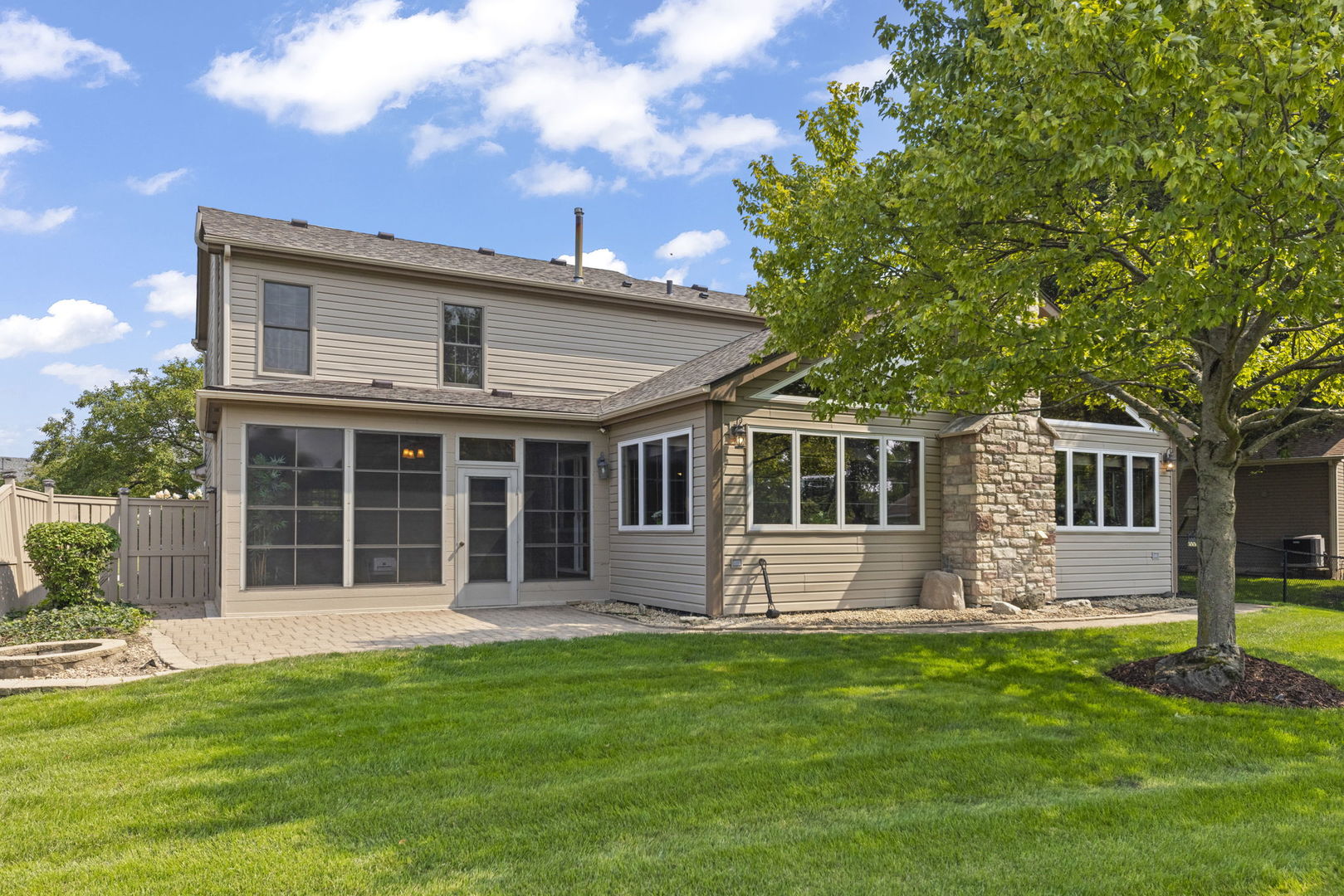 527 Springwood Lane, Bolingbrook, IL 60440