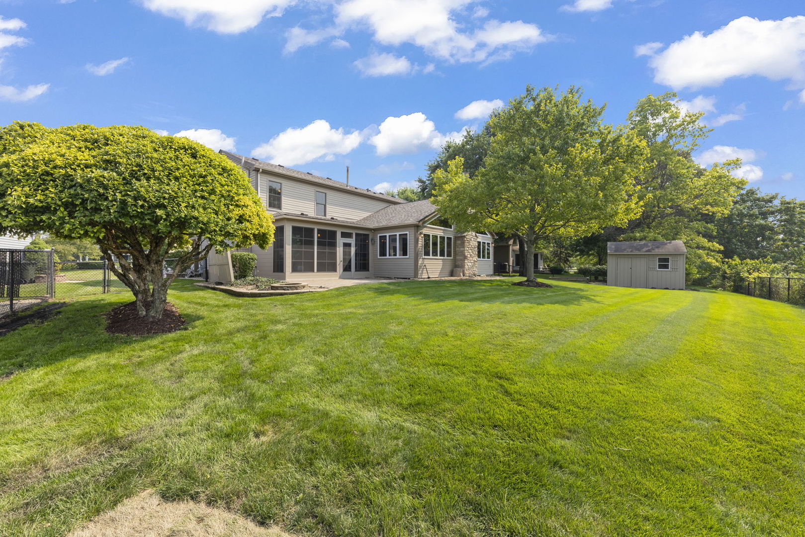 527 Springwood Lane, Bolingbrook, IL 60440