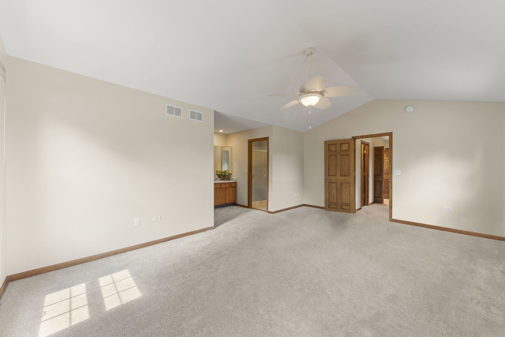 527 Springwood Lane, Bolingbrook, IL 60440