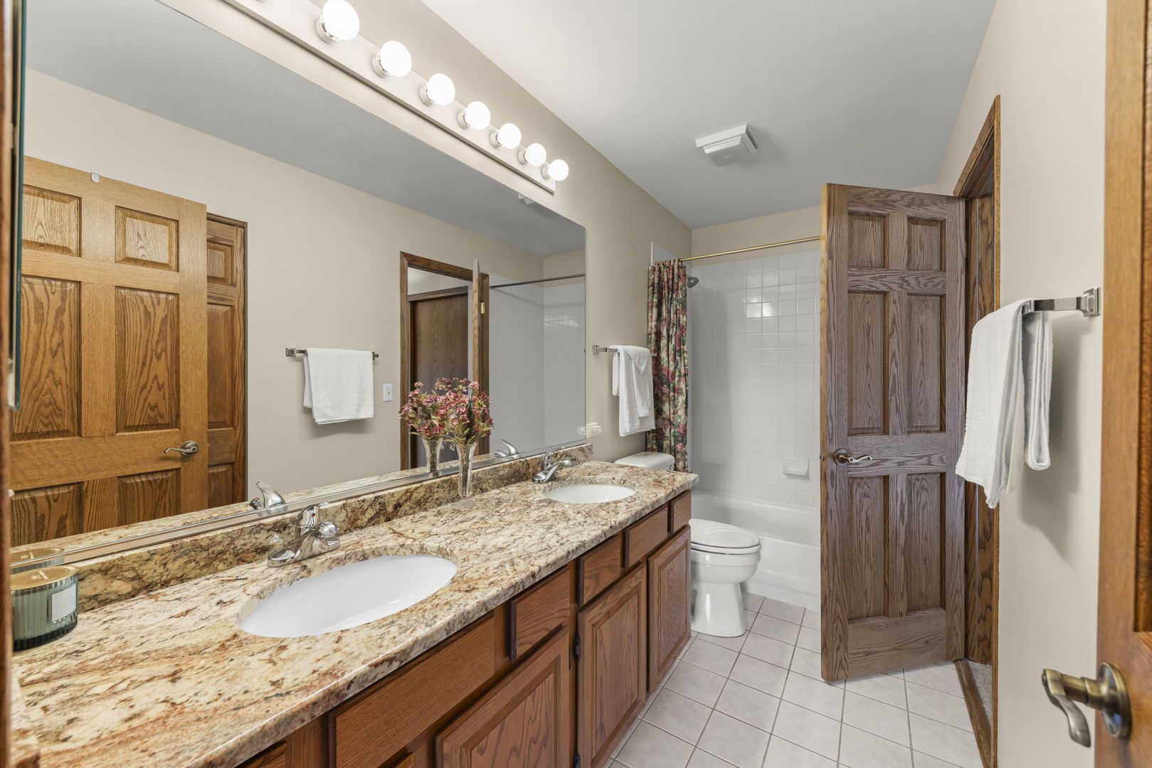 527 Springwood Lane, Bolingbrook, IL 60440