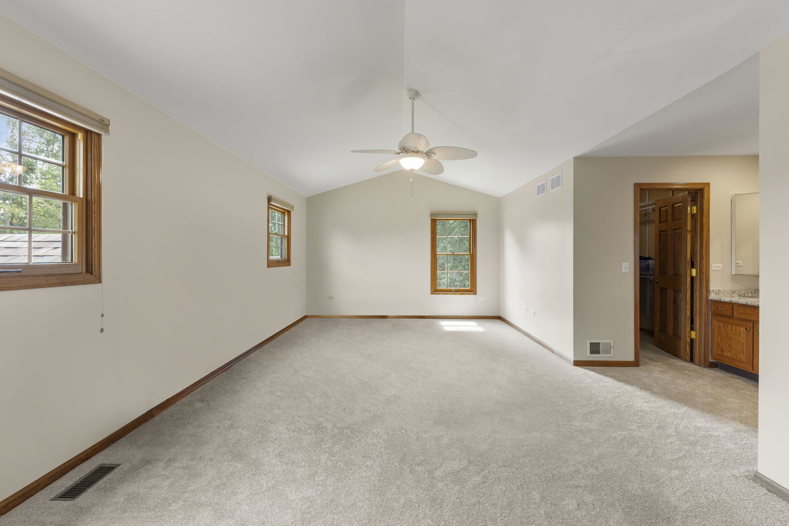 527 Springwood Lane, Bolingbrook, IL 60440