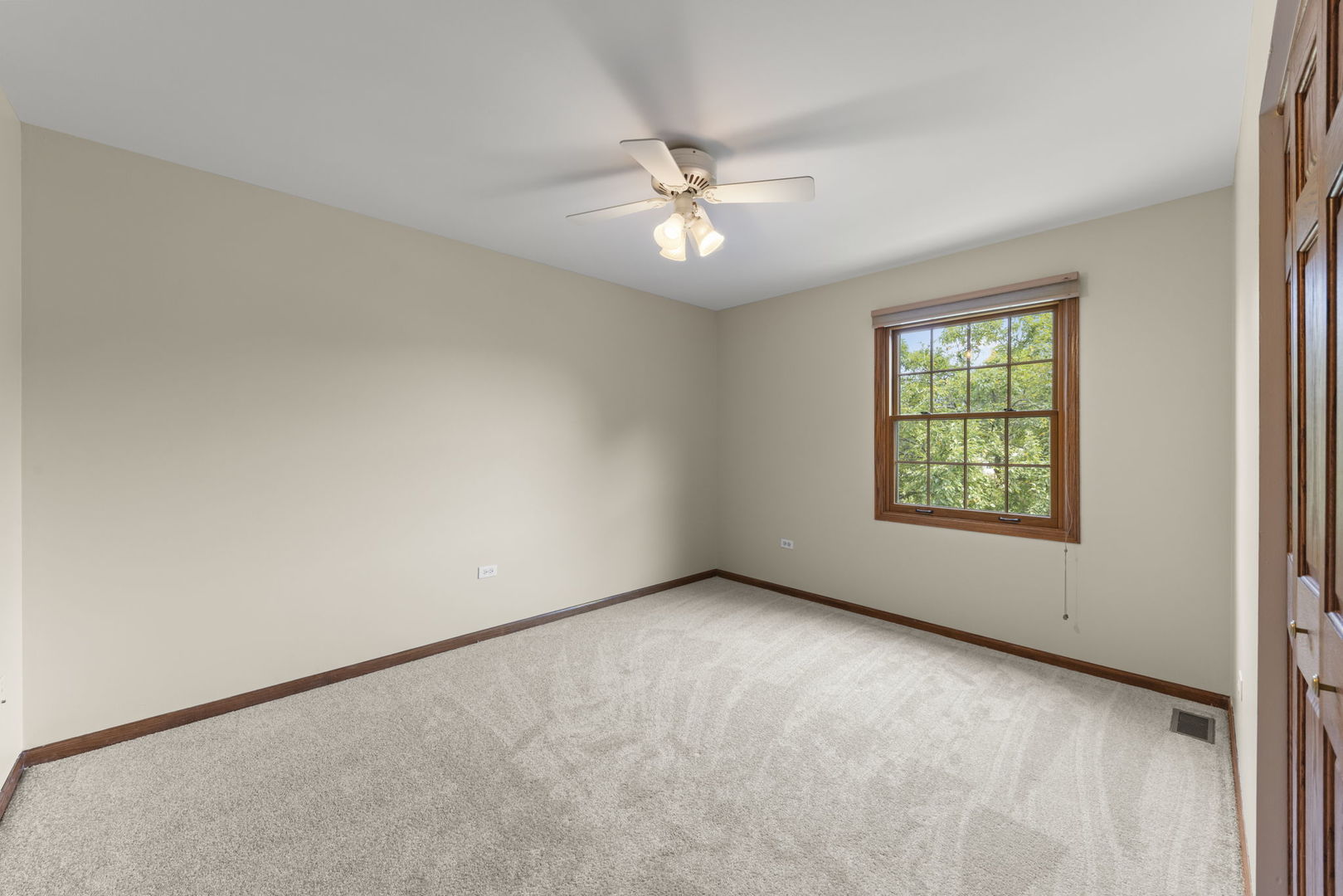 527 Springwood Lane, Bolingbrook, IL 60440