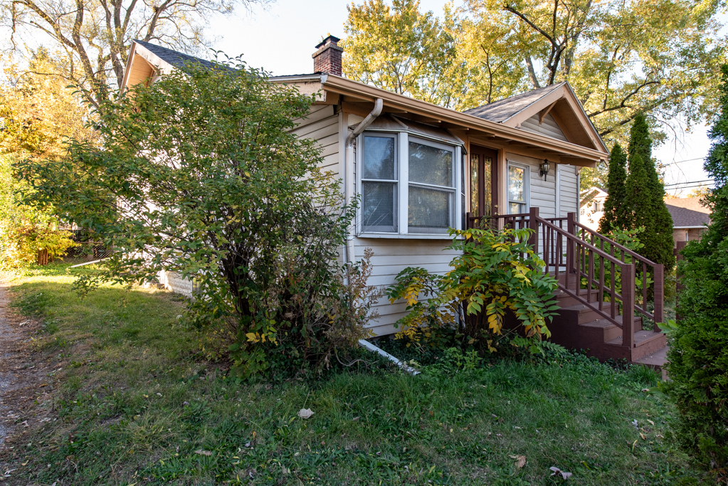 964 N Lewis Avenue, Waukegan, IL 60085