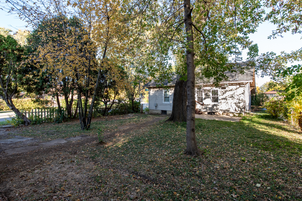964 N Lewis Avenue, Waukegan, IL 60085