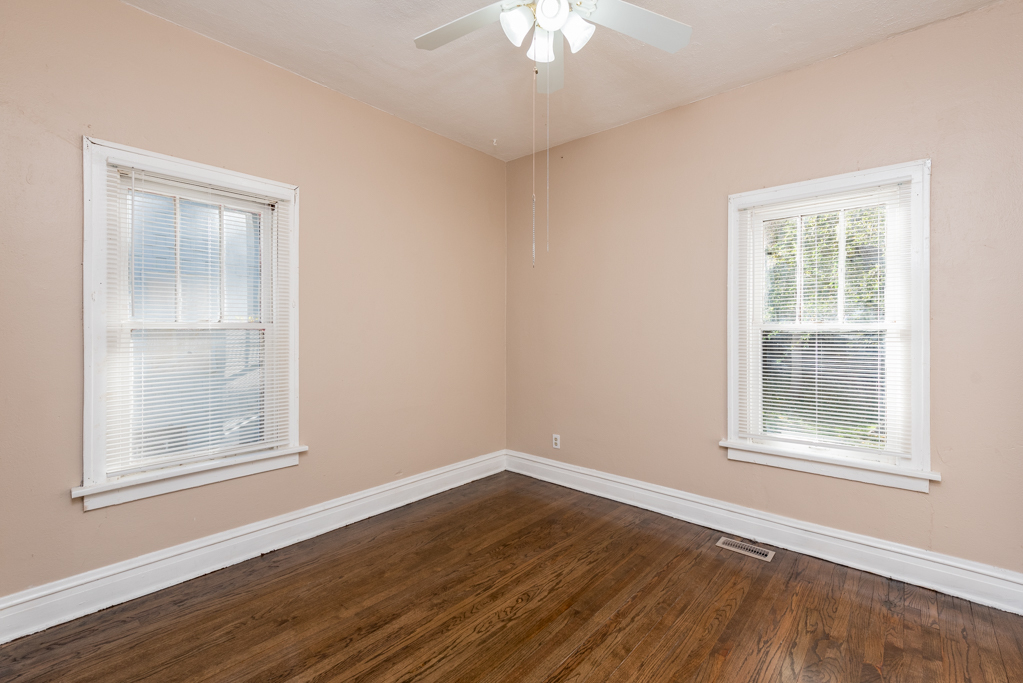 964 N Lewis Avenue, Waukegan, IL 60085