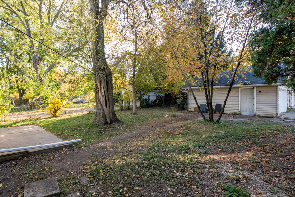 964 N Lewis Avenue, Waukegan, IL 60085