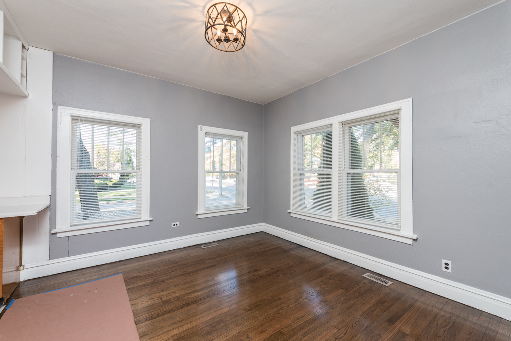 964 N Lewis Avenue, Waukegan, IL 60085