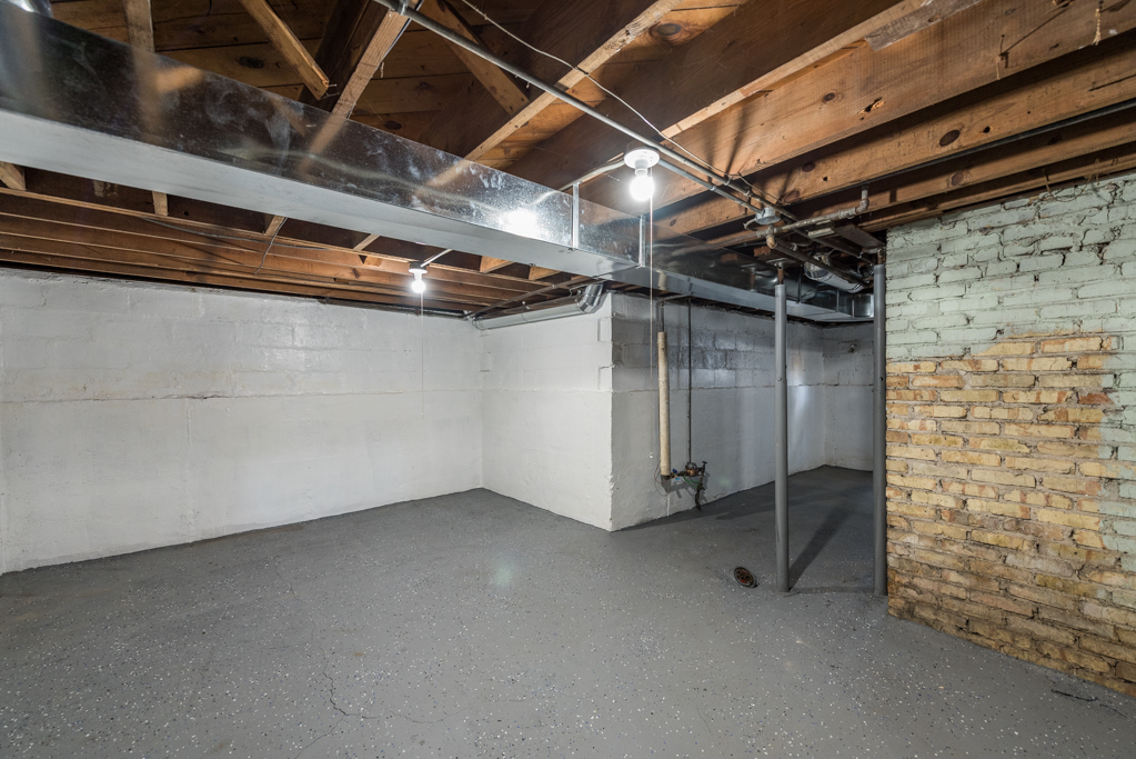 964 N Lewis Avenue, Waukegan, IL 60085