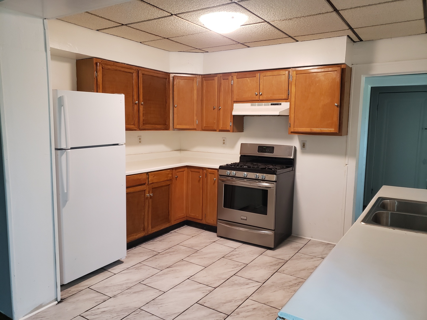 964 N Lewis Avenue, Waukegan, IL 60085