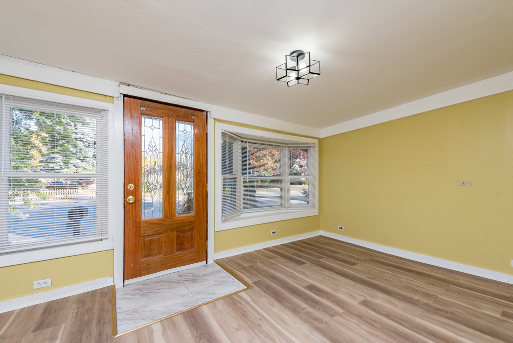 964 N Lewis Avenue, Waukegan, IL 60085