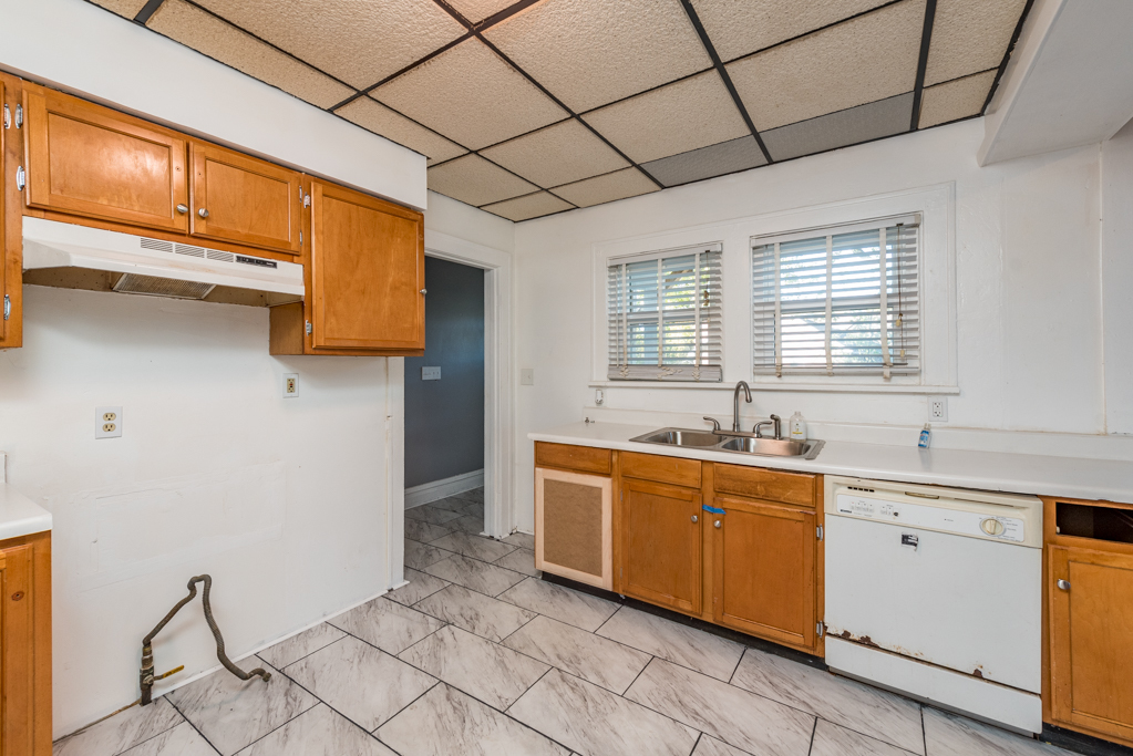 964 N Lewis Avenue, Waukegan, IL 60085