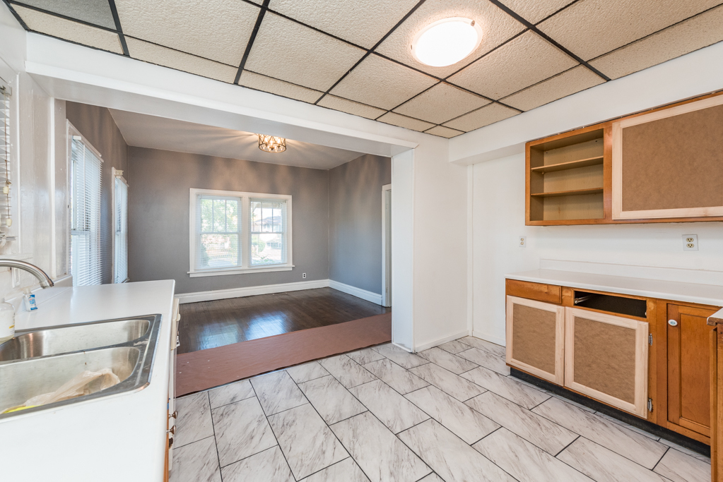 964 N Lewis Avenue, Waukegan, IL 60085