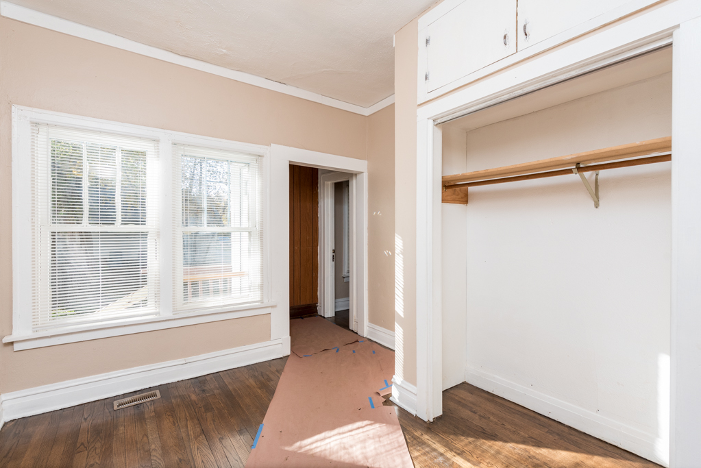 964 N Lewis Avenue, Waukegan, IL 60085