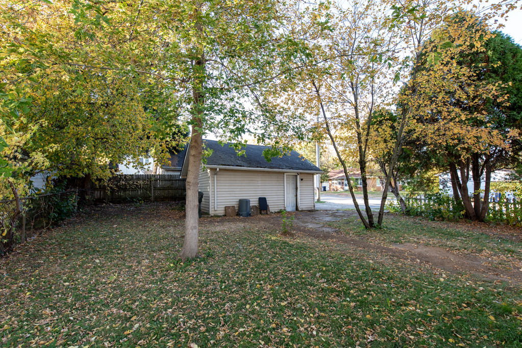 964 N Lewis Avenue, Waukegan, IL 60085