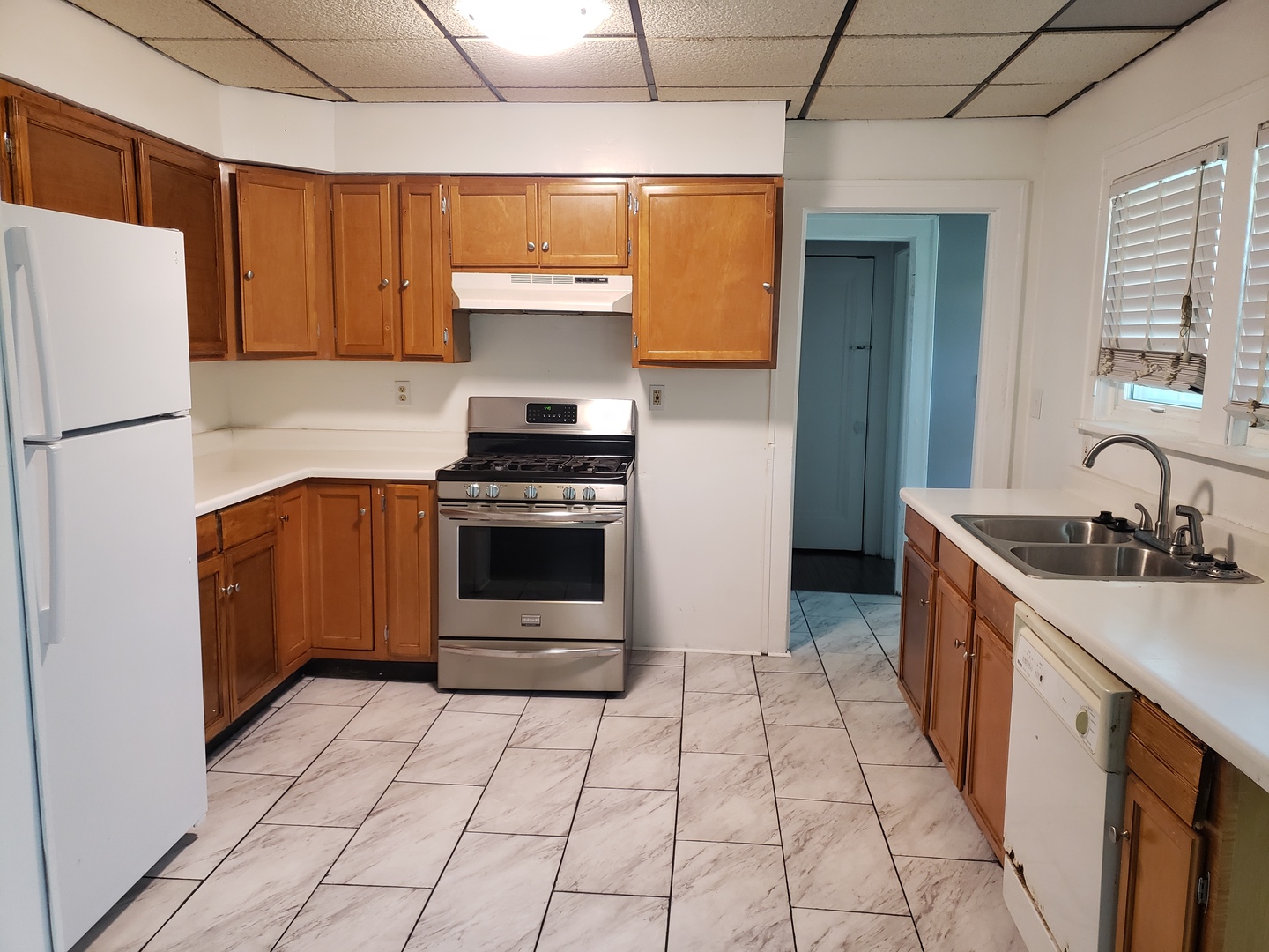 964 N Lewis Avenue, Waukegan, IL 60085