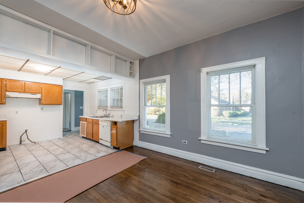 964 N Lewis Avenue, Waukegan, IL 60085