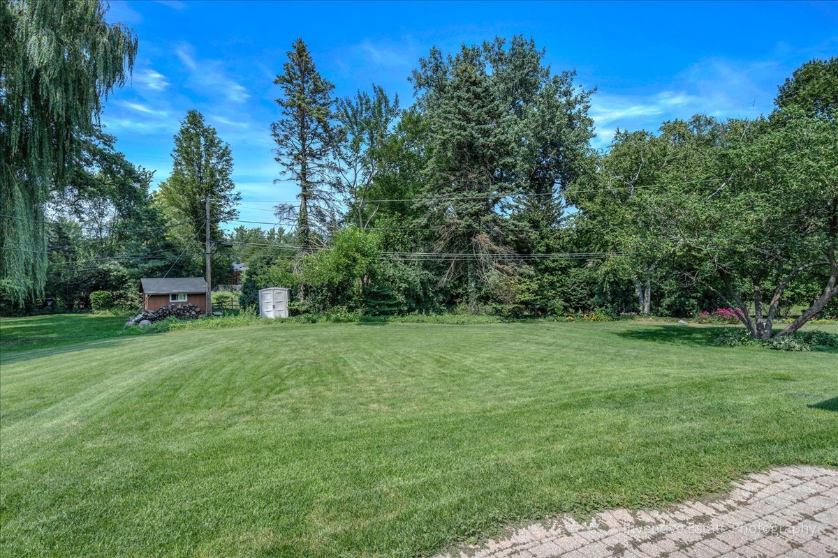 16 W Hiawatha Trail, Mount Prospect, IL 60056