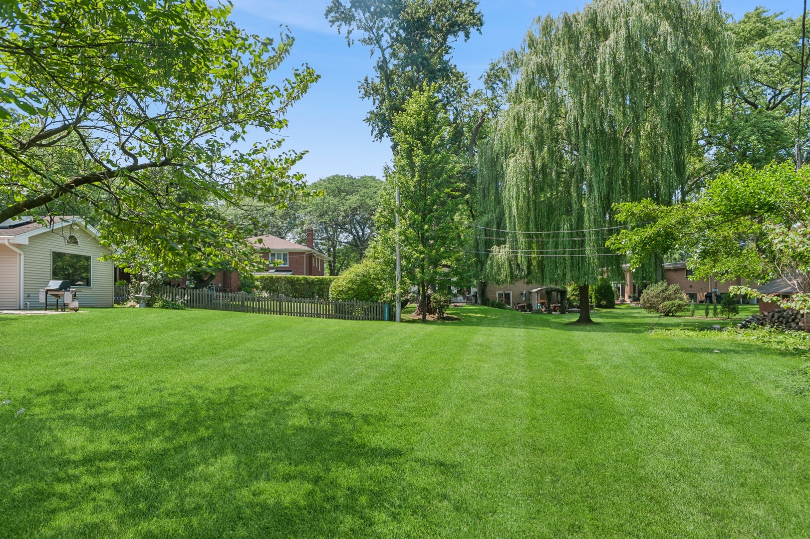 16 W Hiawatha Trail, Mount Prospect, IL 60056