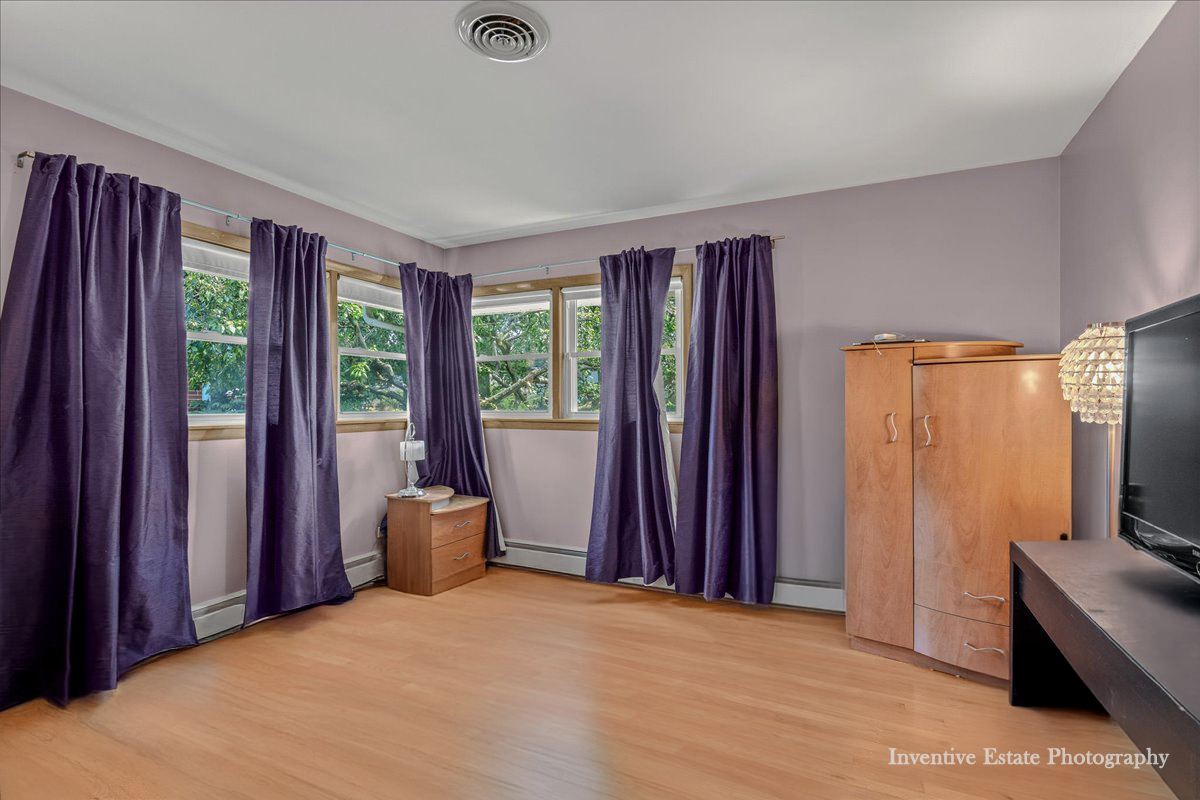 16 W Hiawatha Trail, Mount Prospect, IL 60056