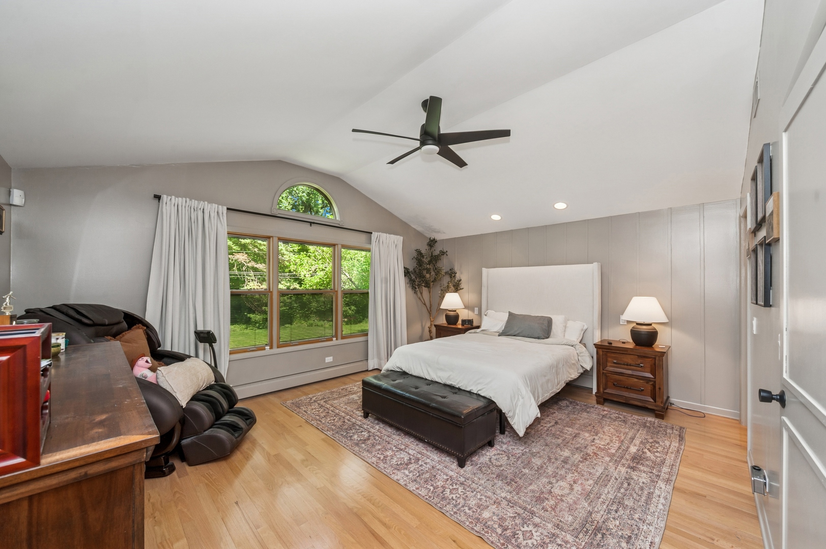 16 W Hiawatha Trail, Mount Prospect, IL 60056