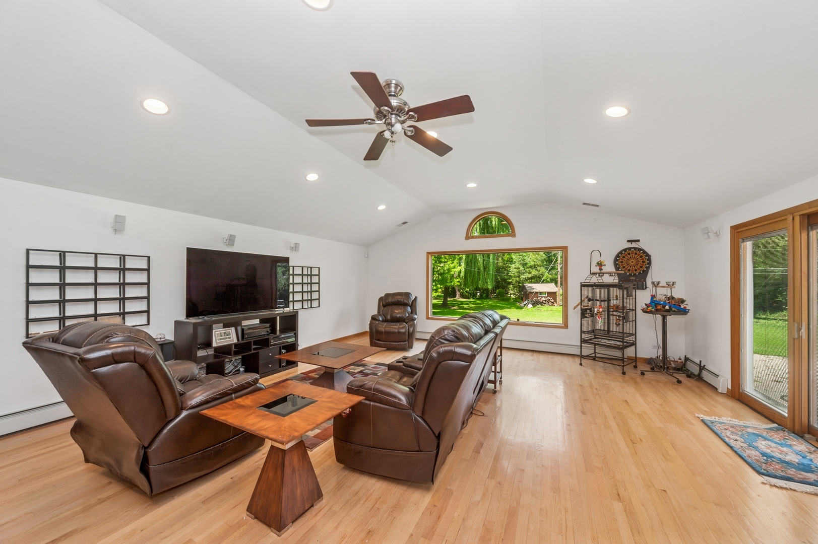 16 W Hiawatha Trail, Mount Prospect, IL 60056