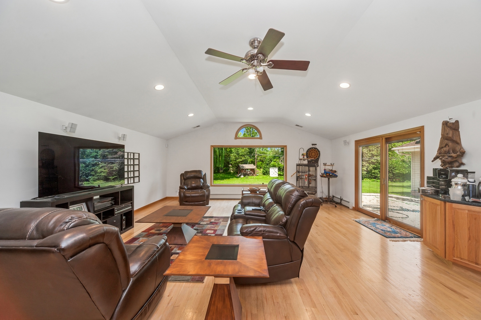 16 W Hiawatha Trail, Mount Prospect, IL 60056
