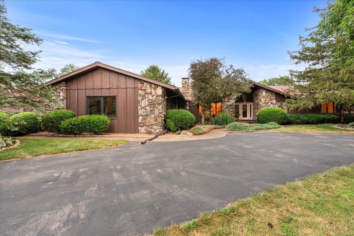 25316 E 1100 North Road, Downs, IL 61736