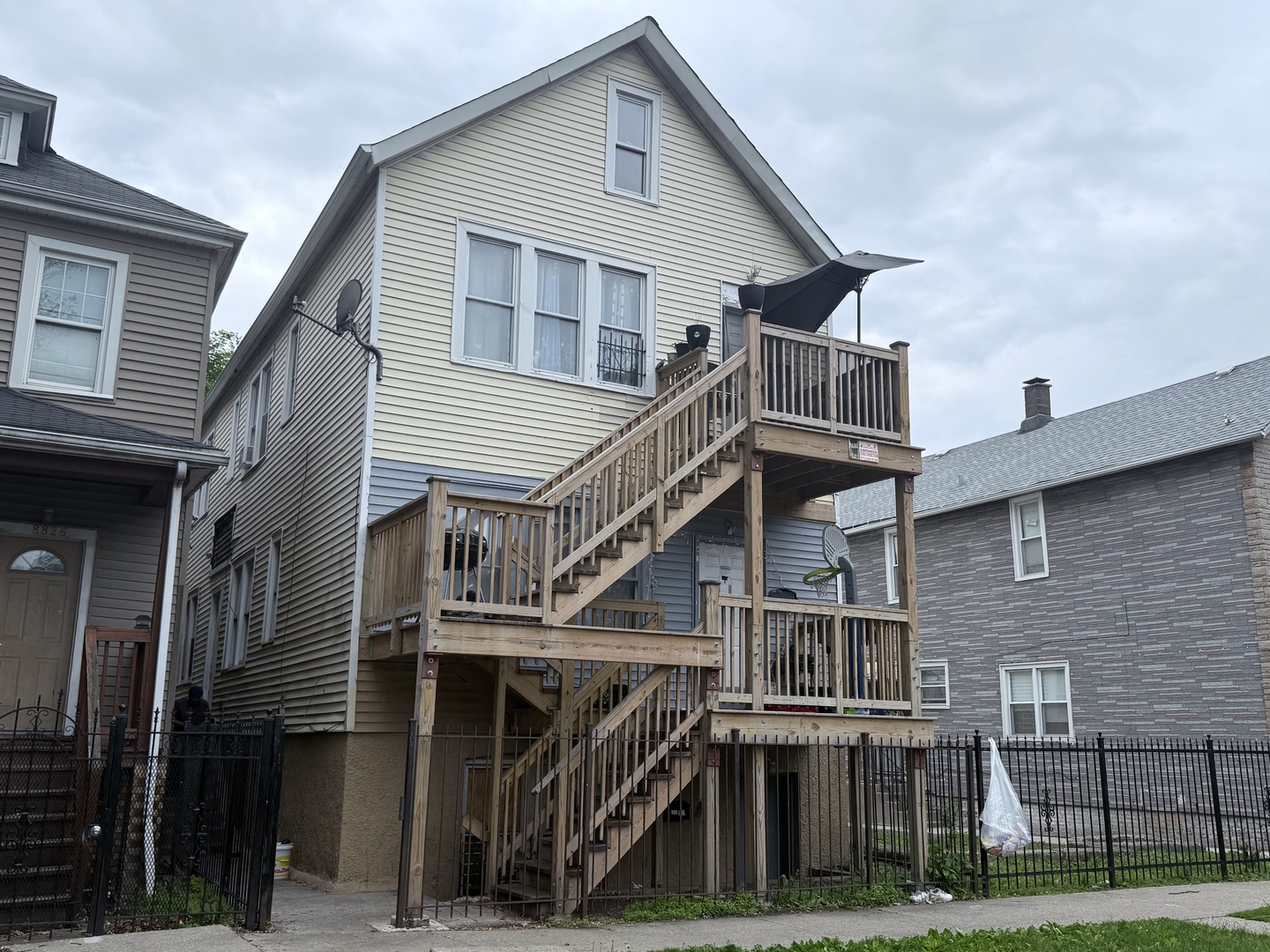 8822 S Exchange Avenue, Chicago, IL 60617