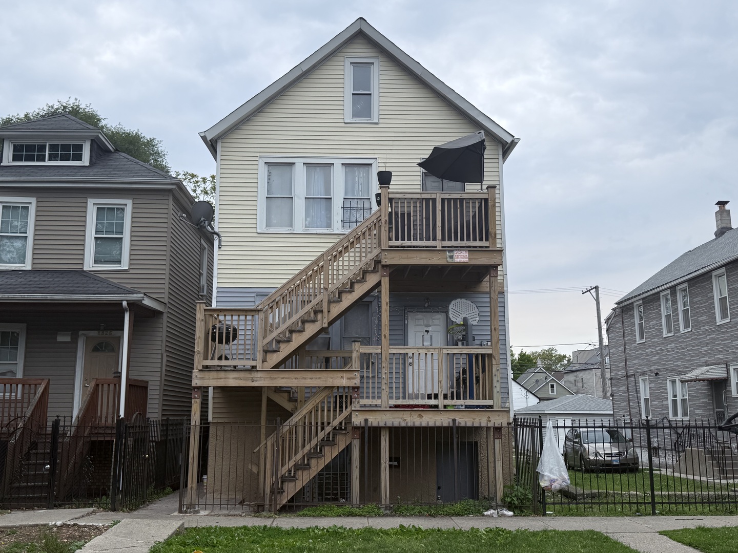 8822 S Exchange Avenue, Chicago, IL 60617