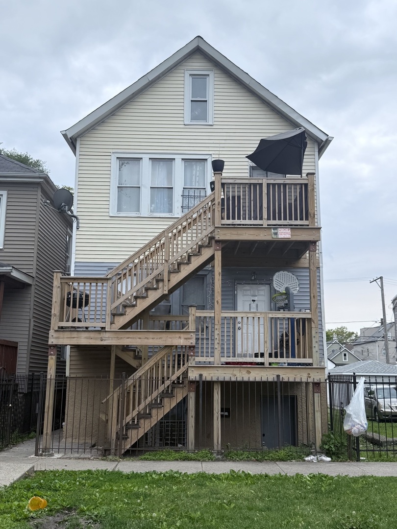 8822 S Exchange Avenue, Chicago, IL 60617