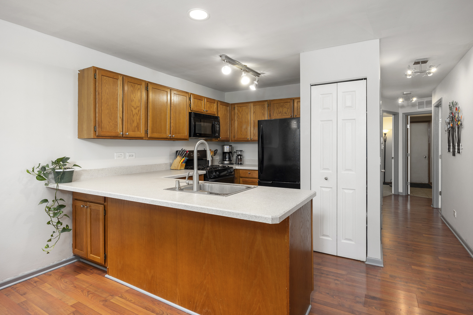 251 University Lane, Elk Grove Village, IL 60007