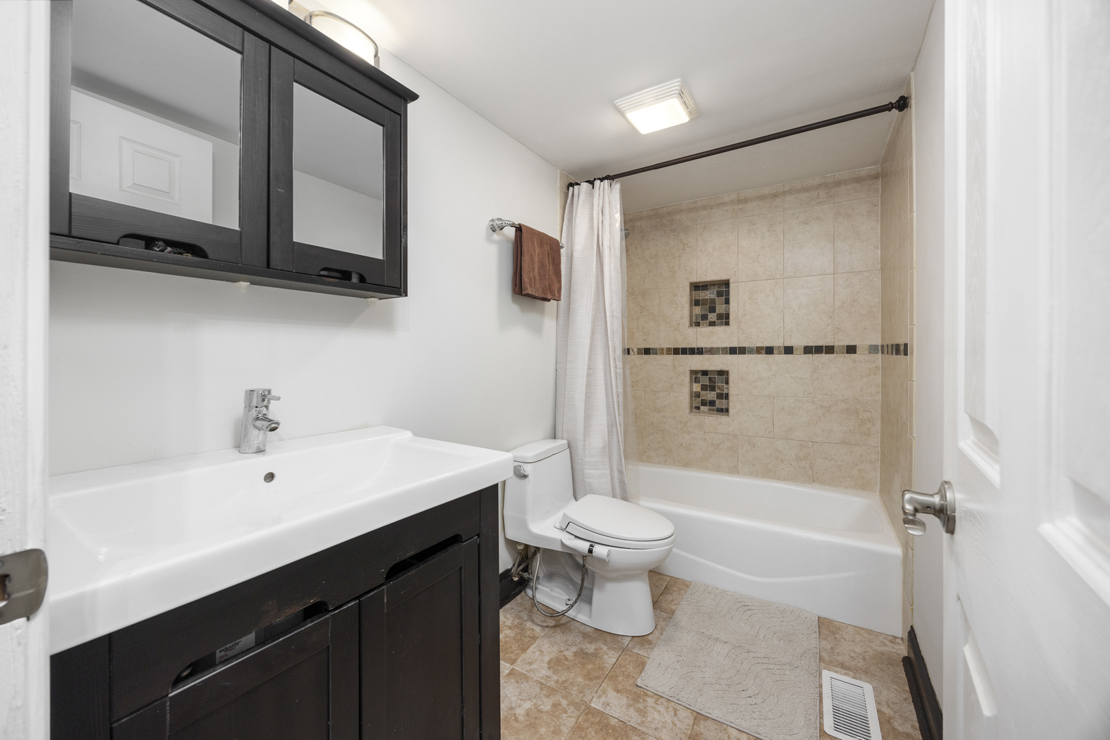 251 University Lane, Elk Grove Village, IL 60007