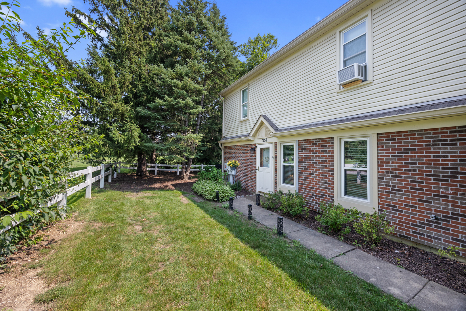 251 University Lane, Elk Grove Village, IL 60007