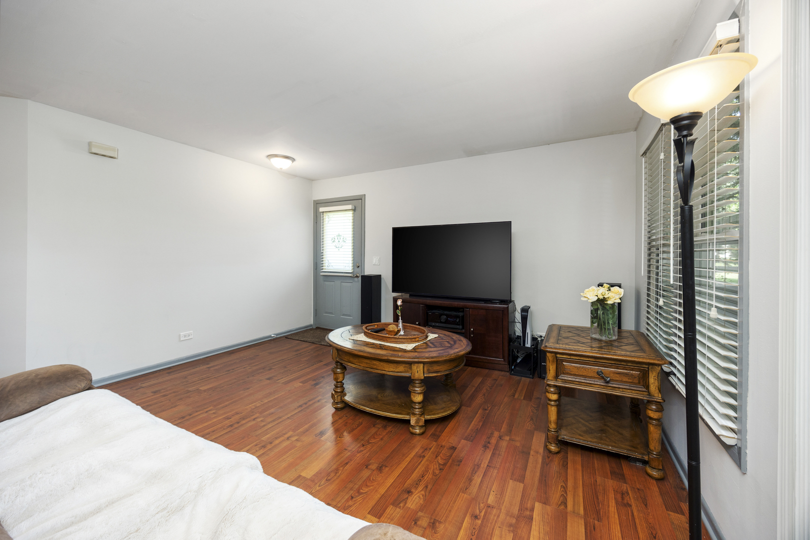 251 University Lane, Elk Grove Village, IL 60007