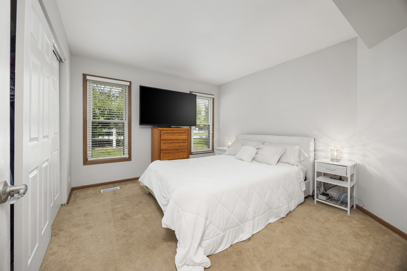251 University Lane, Elk Grove Village, IL 60007