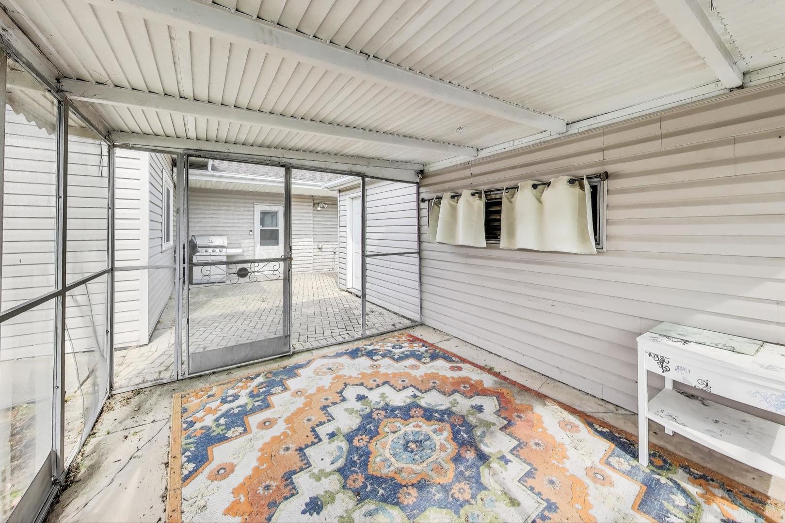 4883 N Vine Avenue, Norridge, IL 60706