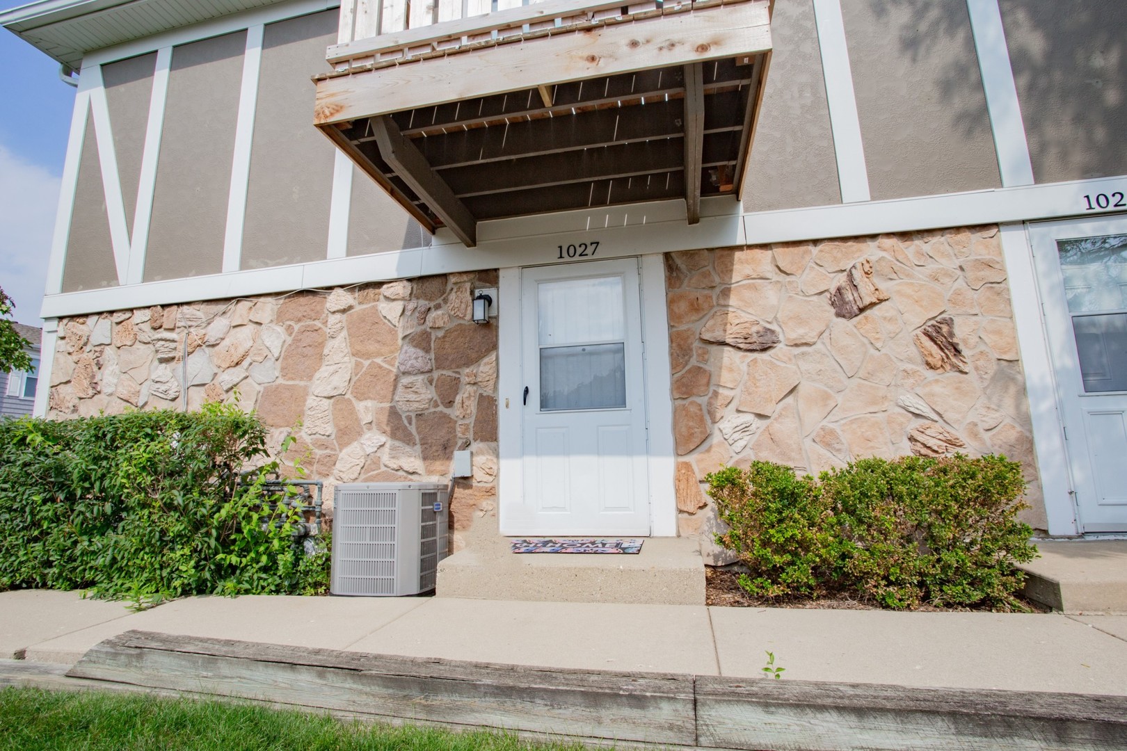 1027 Newport Harbor #1027, Schaumburg, IL 60193