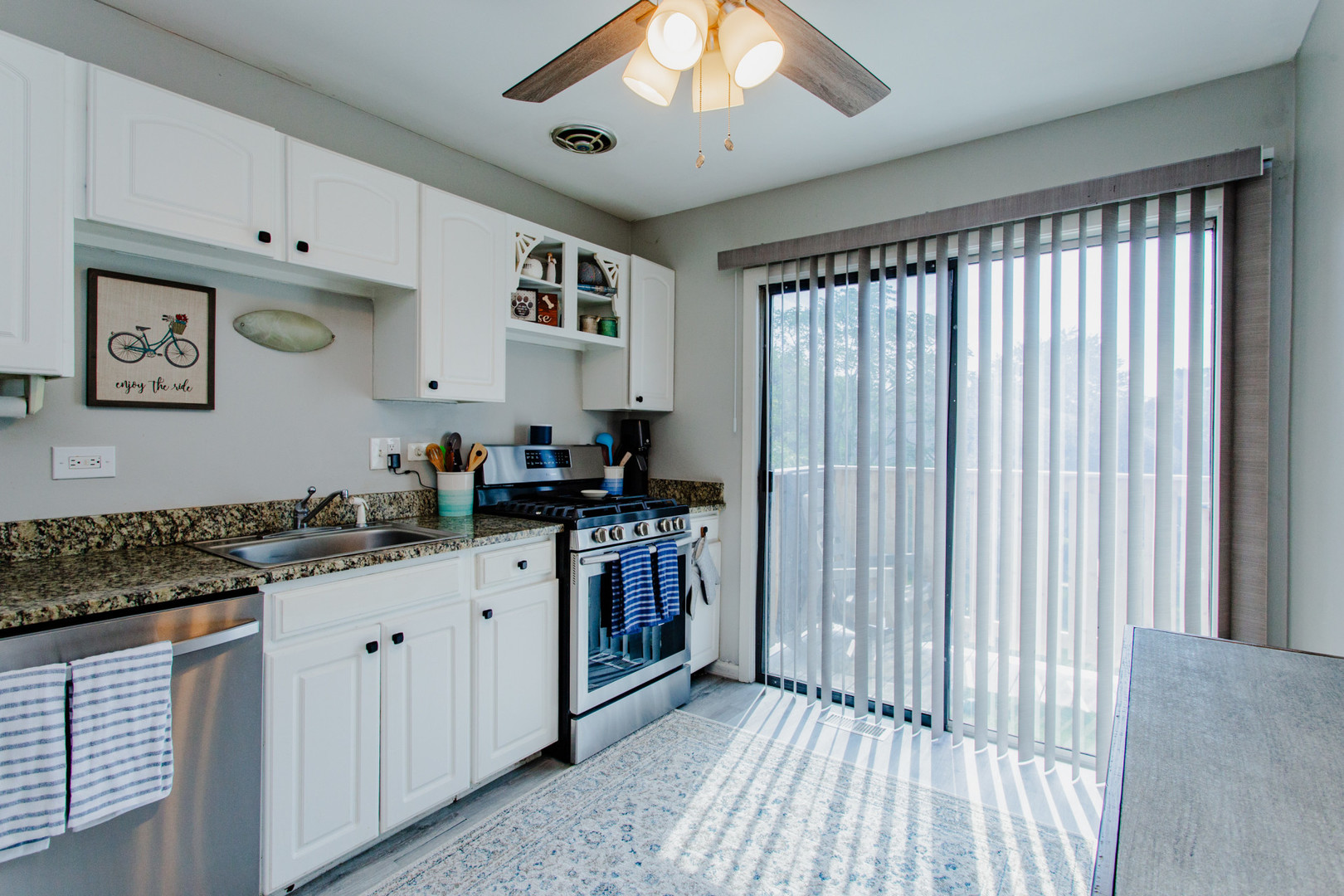 1027 Newport Harbor #1027, Schaumburg, IL 60193