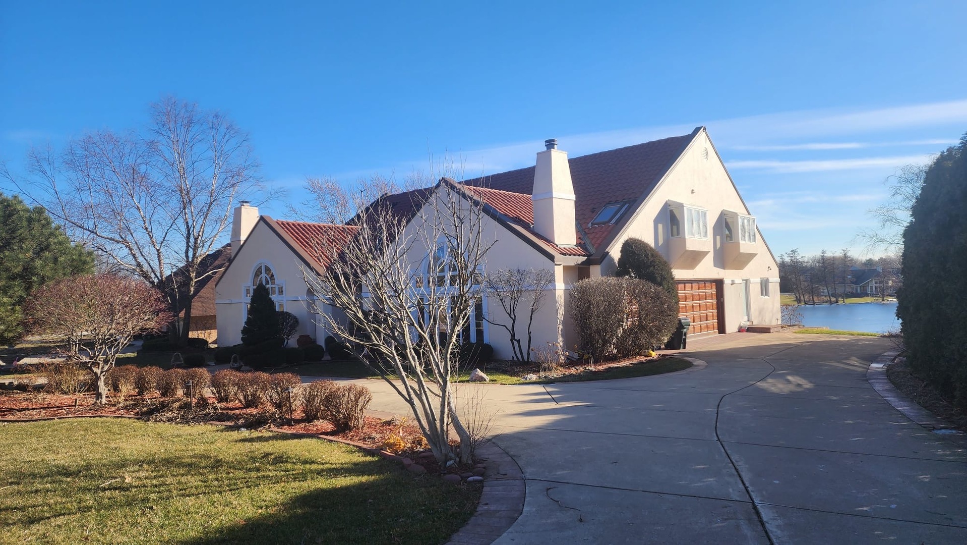 8170 Lake Ridge Drive, Burr Ridge, IL 60527