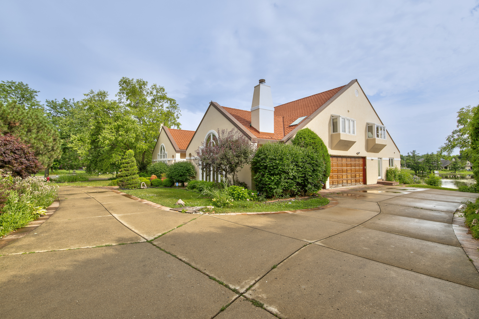 8170 Lake Ridge Drive, Burr Ridge, IL 60527